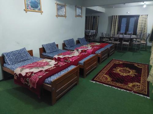 Family Room image 3