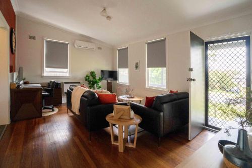 Cottage with Piano, Books & Games in the Hunter