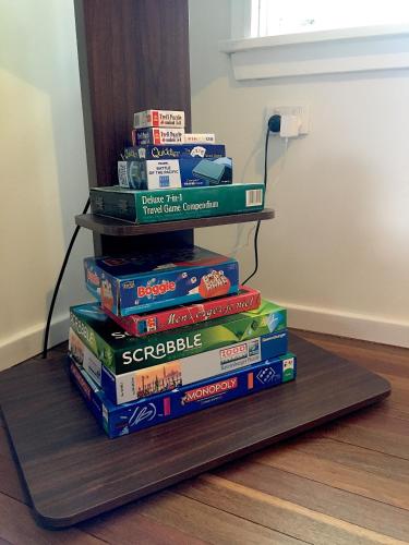 Cottage with Piano, Books & Games in the Hunter