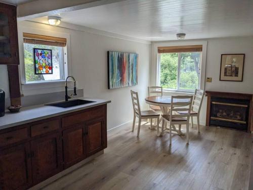 Surfmen's Cottage - Historic Coast Guard property in Point Arena (CA)