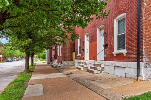 3308: Mysteries on Lemp by JZ Vacation Rentals in Soulard, USA