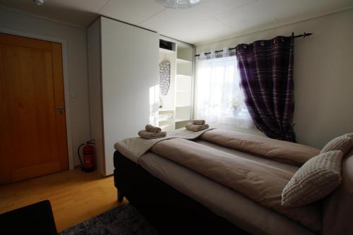 Cozy Room with Garden on Askøy Island, Close to Bergen