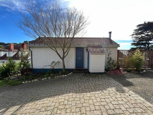 Boathouse Cottage (Historic Coast Guard property)