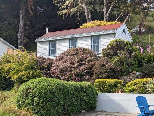 Boathouse Cottage (Historic Coast Guard property) in Point Arena (CA)