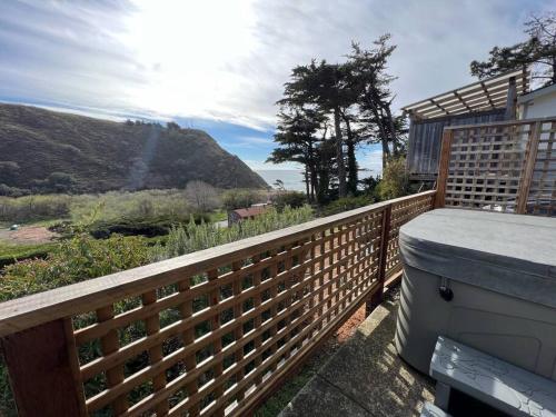Boathouse Cottage (Historic Coast Guard property) in Point Arena (CA)