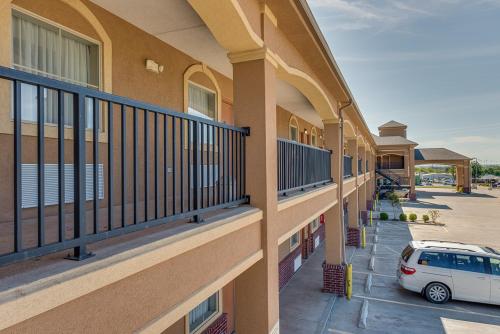 Executive Inn & Suites Cushing - 숙소 외관