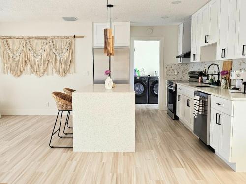 Nomadic Abode - 4BR Villa in Ft. Lauderdale in Fort Lauderdale, USA