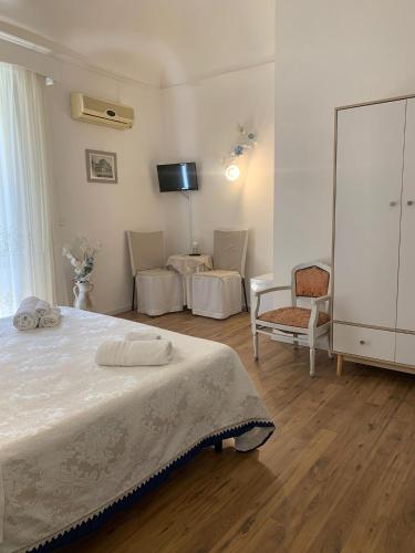 Double Room with Private Bathroom image 5
