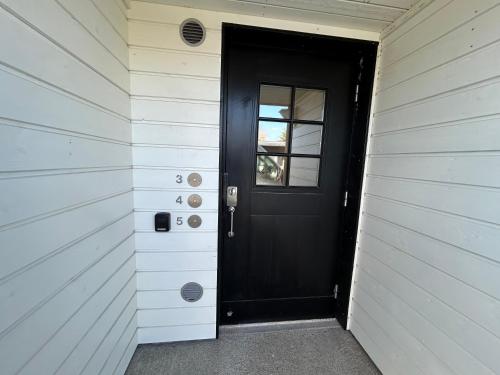 Kyllikinsola 18 B5 Tilava 52 neliöinen rivitalokaksio 1-5 henkilöä (Kyllikinsola 18 B5 Tilava 52 nelioinen rivitalokaksio 1-5 henkiloa) in เซย์นาโจคิ