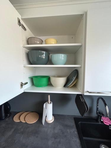 ห้องครัว, Kyllikinsola 18 B5 Tilava 52 neliöinen rivitalokaksio 1-5 henkilöä (Kyllikinsola 18 B5 Tilava 52 nelioinen rivitalokaksio 1-5 henkiloa) in เซย์นาโจคิ