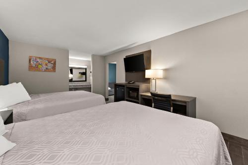 Sky-Palace Inn & Suites Laredo - main image