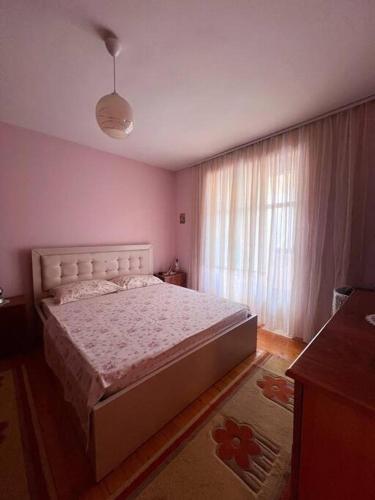 One-Bedroom Apartment image 1