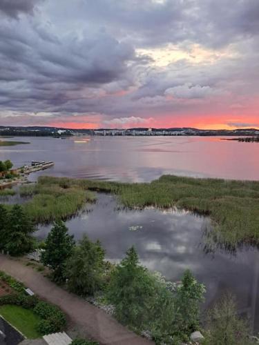 Luksuskolmio järvinäköalalla