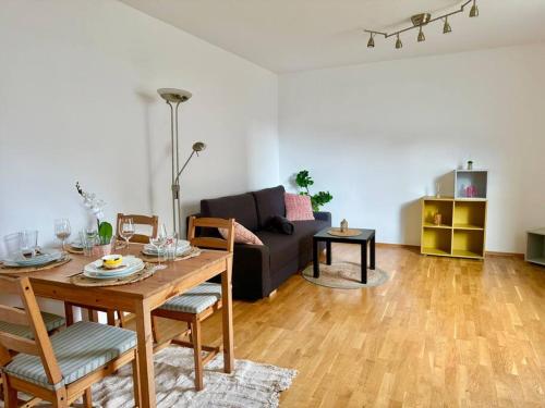 60 m2 Apartment near Airport - Free Parking