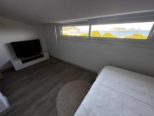 Salles Beach Duplex 45 - Tap to explore photos
