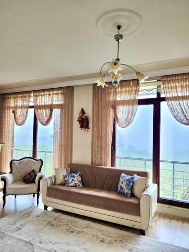 Trabzon Araklı'da Deniz Manzaralı Müstakil Villa