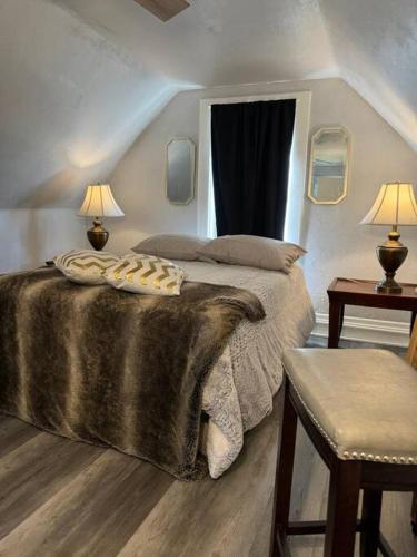 Master Suite Serenity on Banksville Pittsburgh in Pittsburgh, USA