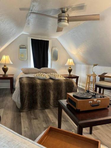 Master Suite Serenity on Banksville Pittsburgh in Pittsburgh, USA