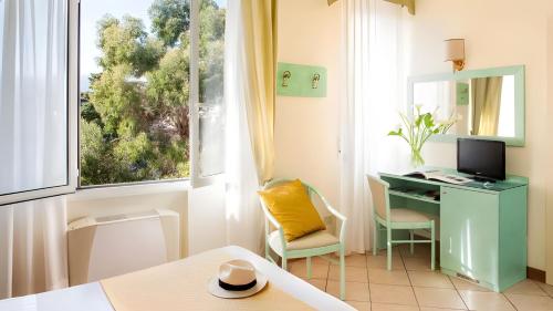 Hotel Eden Park - image 5