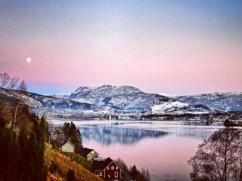 สภาพแวดล้อมโดยรอบ, Magnar in เอทน่ะ