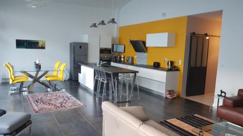 Loft Wagram - 24h - 10min circuit en tram - Location, gîte - Le Mans