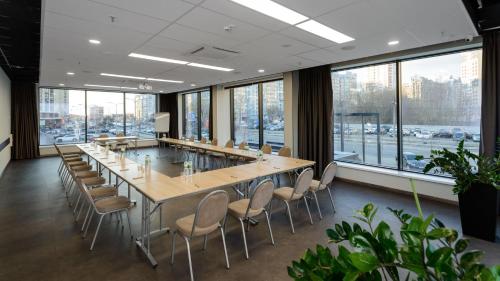 Favor Park Hotel - image 3