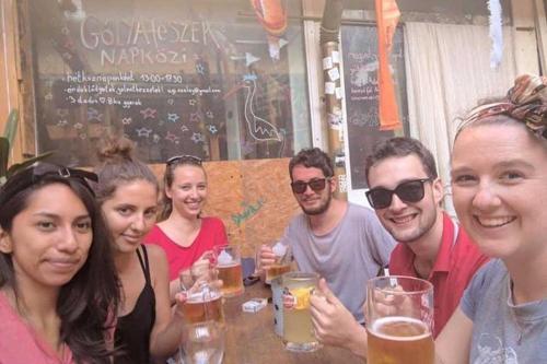 Budapest Garden Hostel - image 11
