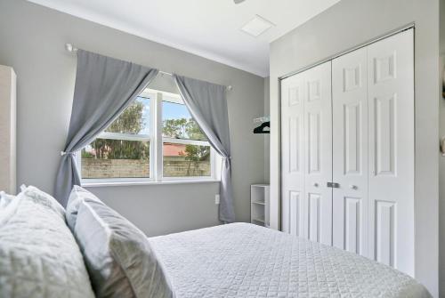 Cozy River Cabin Family Friendly! Dock Ping Pong Bball Court - main image