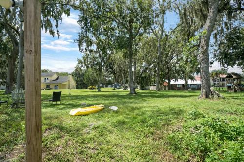Cozy River Cabin Family Friendly! Dock Ping Pong Bball Court - image 7