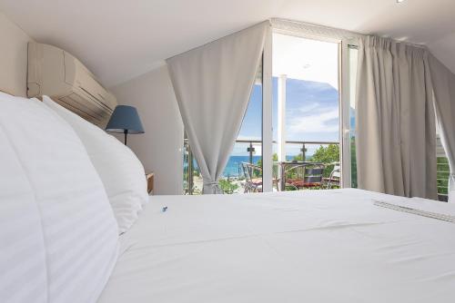 Le Monde SeaView Suites