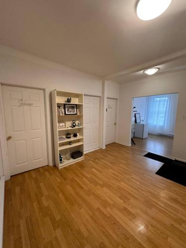 Chambre Lumineuse et Confortable near Oratoire St-Joseph