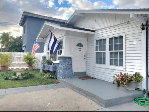 B5 Best Value on Private Bedroom with Private Bathroom in Little Havana, Miami, Miami (zdjęcie 11)