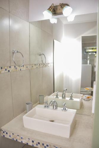 POSADA ROSSINA Habitaciones con baño privado y ambientes compartidos - image 2