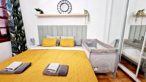 Strelitzia Apartment - ocean view & heated pool & AC, Tenerife