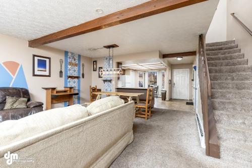 Alaska Villa - Papa Murph - fits 11 !