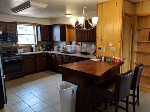 Beautiful quiet getaway in dark skies community. Perfect for a relaxing stay in the mountains in Westcliffe, USA