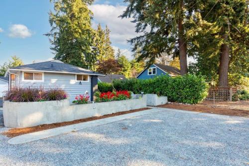 Hidden Renovated Garden Cottage Near Costco I99