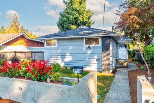 Hidden Renovated Garden Cottage Near Costco I99