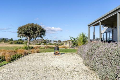 Stargazers Waterfront Hot tub Cottage Tasmania