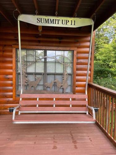 Summit Up - Romantic Private Cabin | Hot Tub | Mtn Views, Pets, Севьервилл (фото 11)