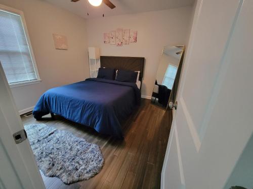 King bed, whole house, PS4, free parking - Tap to explore photos