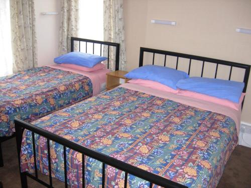 Longfield Guest House - image 5