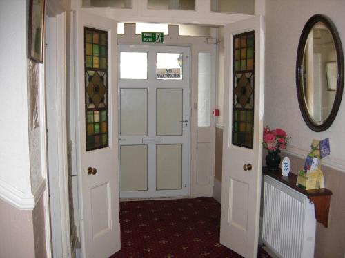 Longfield Guest House - image 8