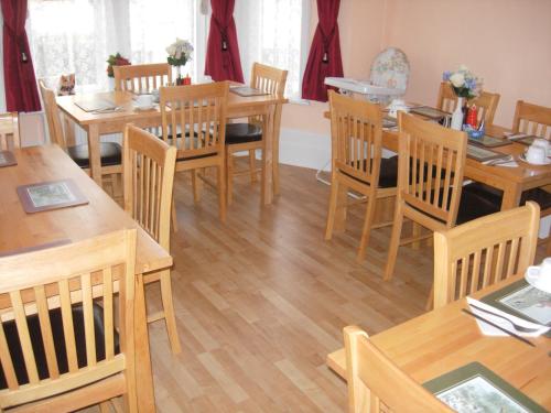 Longfield Guest House - image 14