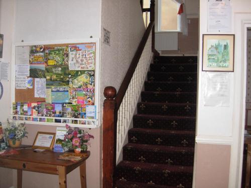 Longfield Guest House - image 13