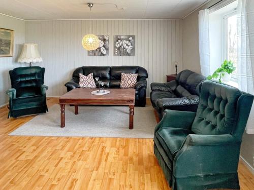 Two-Bedroom Holiday home in Farstad 1