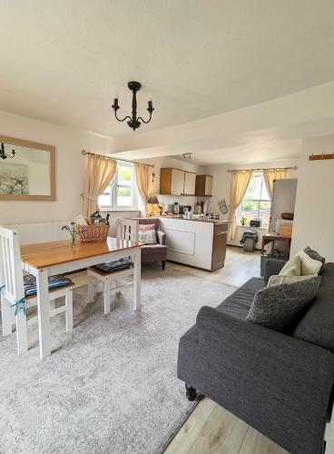 Humphries Cross Apartments - image 2