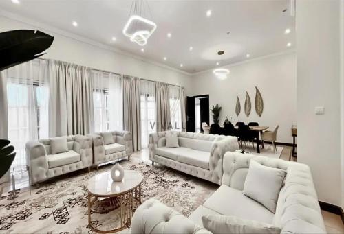 The Villa, 5 Bedrooms Luxury Villa with Pvt Pool, Dubaj