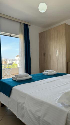 Double Room with Balcony image 6