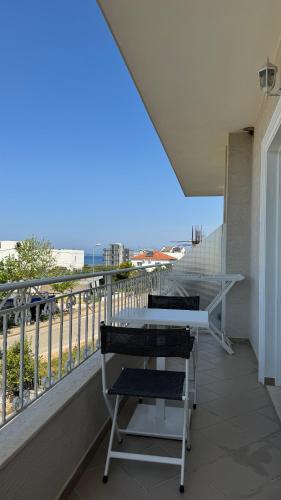 Double Room with Balcony image 5